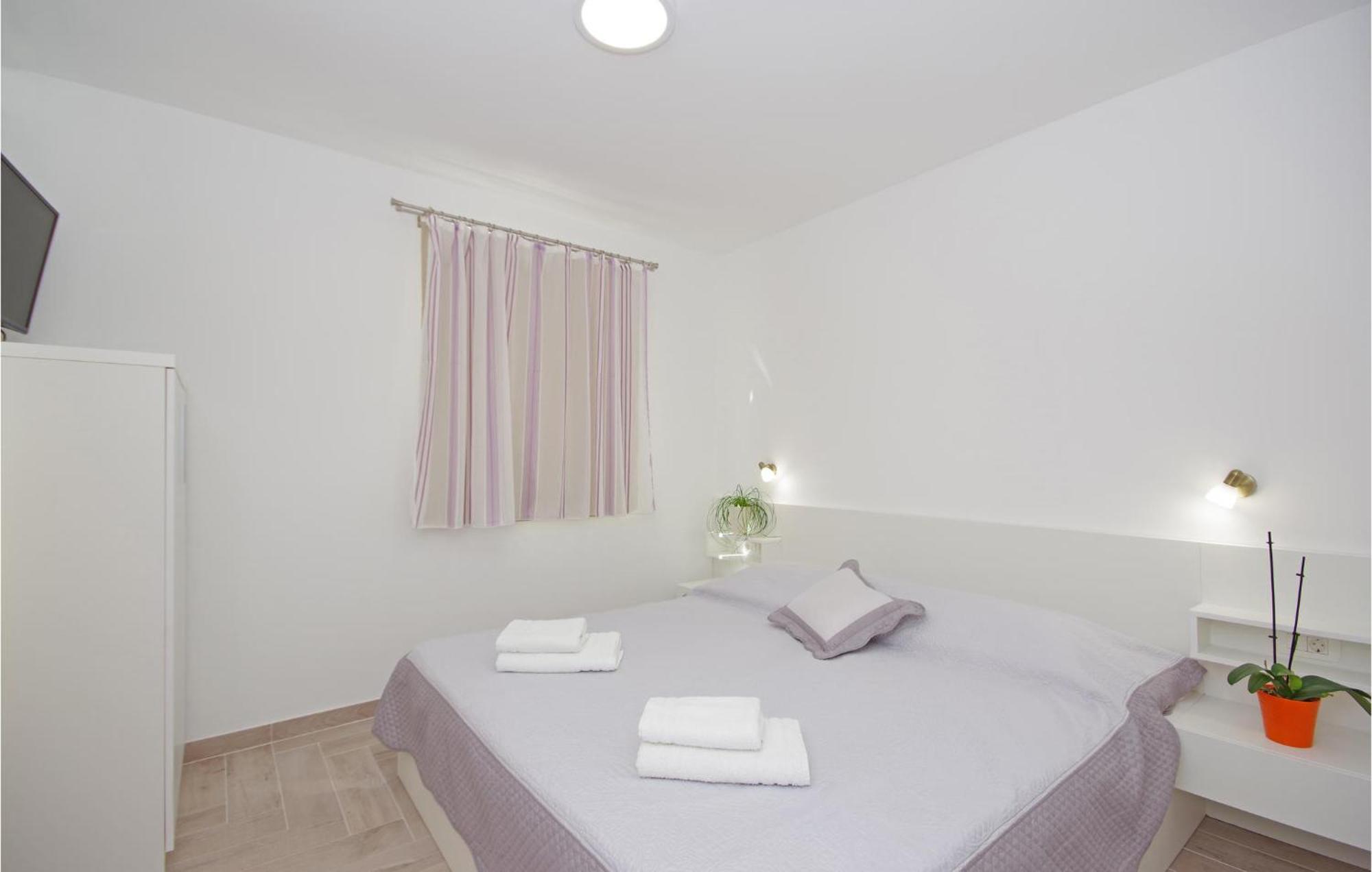 Awesome Home In Drvenik With Wifi Ngoại thất bức ảnh